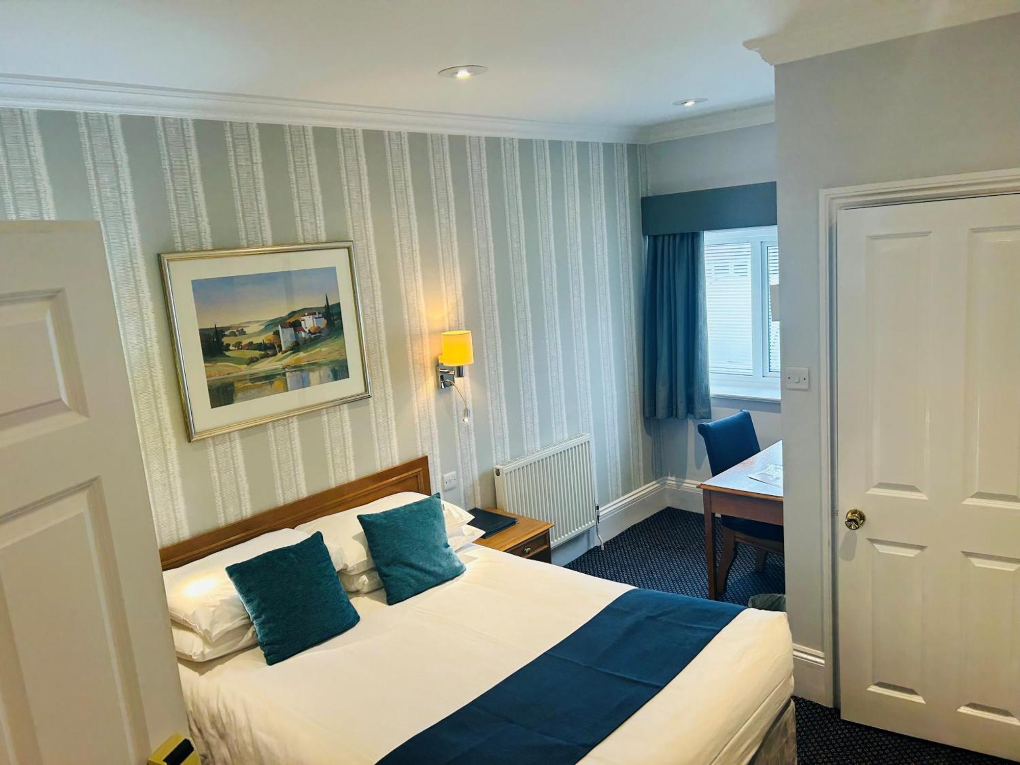 The Birch Hotel Haywards Heath Exteriör bild